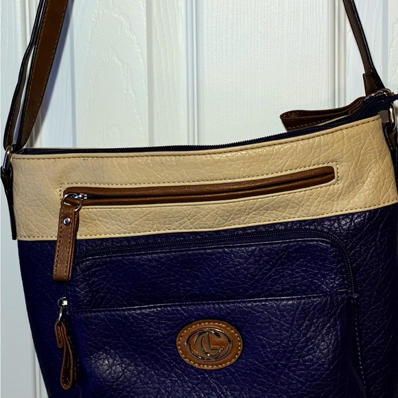 Two-Tone Leather Shoulder Bag with adjustable strap - Picture 2 of 8
